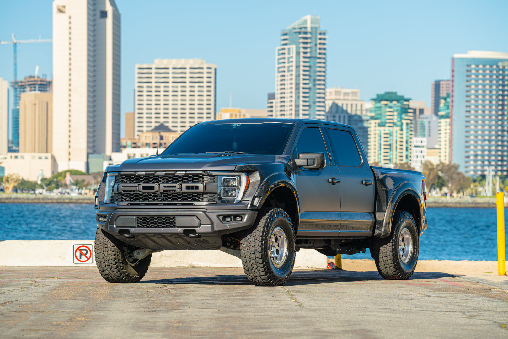 Ford Raptor 2022 Black Modified